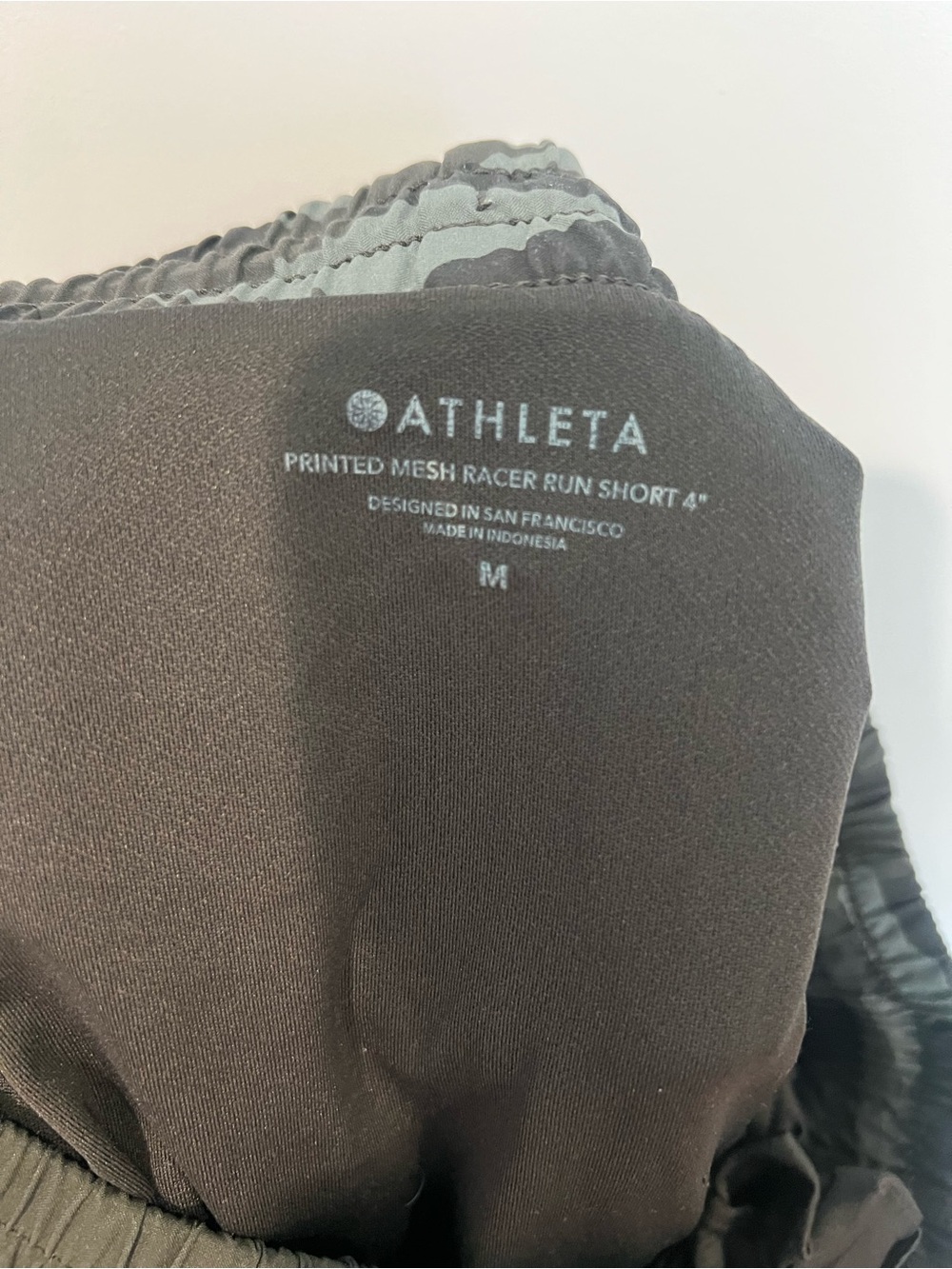 Athleta printed racer run shorts 4” women’s medium - Picture 8 of 8